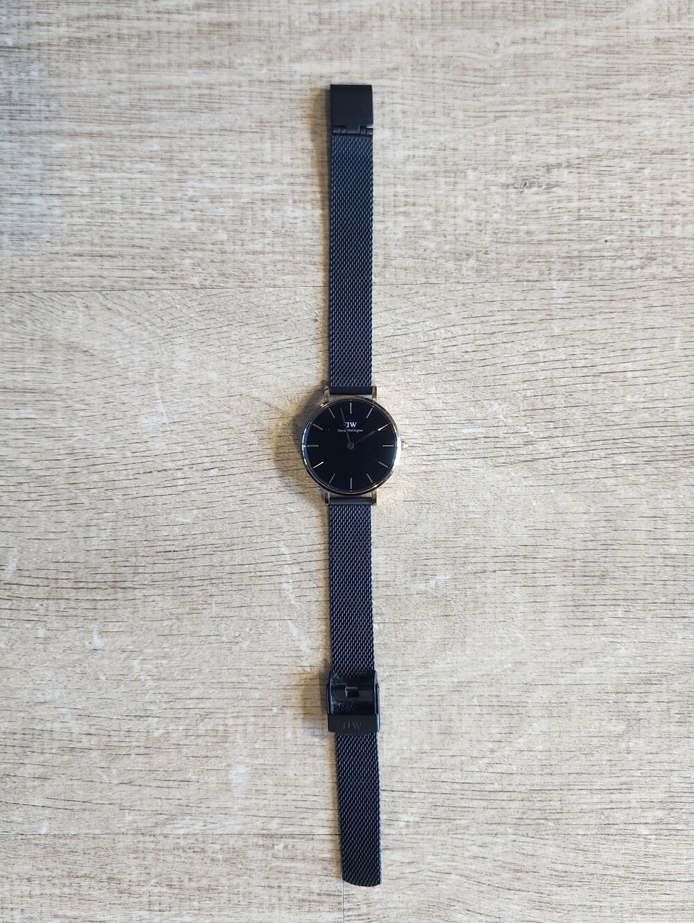 DW Daniel Wellington Black Mesh Strap Watch